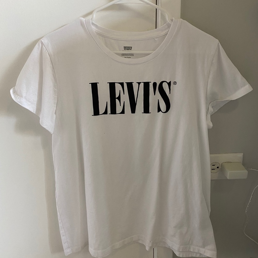 Levi’s Basic Tee - image 1